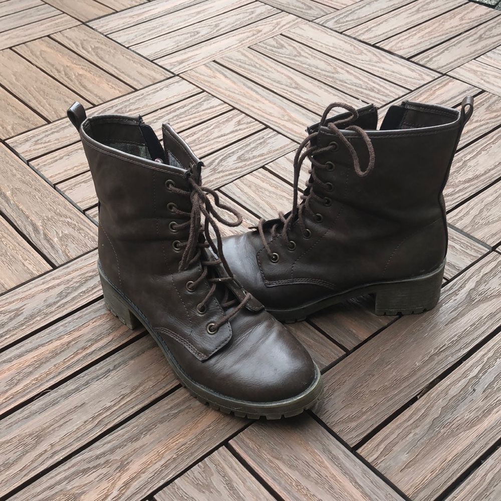 Brown leather short fall boots with heel